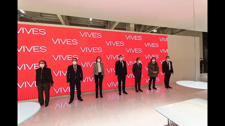 VIVES. La ministra de industria Reyes Maroto visita Vives Cerámica
